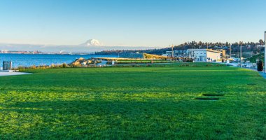 Ruston, Washington 'daki Dune Yarımadası Parkı' nda yürüyüş manzarası.