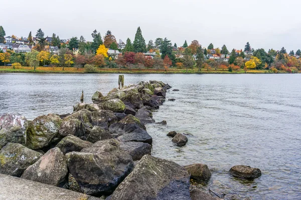 Homes face Lake Washington in Seattle. It is autumn.