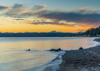 Burien, Washington 'daki Three Tree Point' te gün batımı.