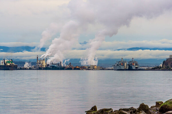 Вид на порт Такома из Растона, штат Вашингтон.