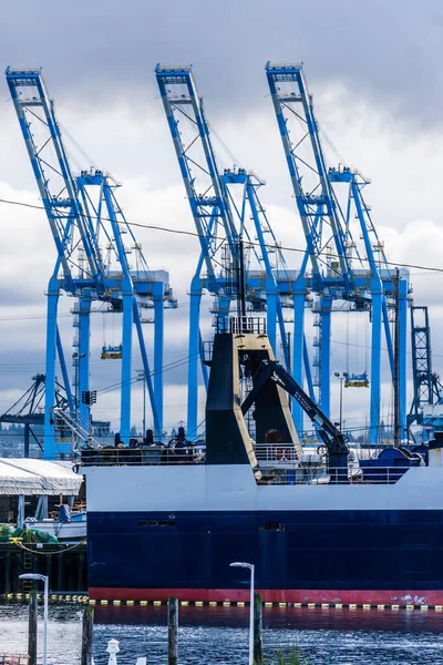 Large Blue Cranes Port Tacoma Clouds — Stock Photo, Image