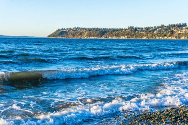 Burien, Washington 'daki Seahurst Sahili' nden deniz manzaralı..