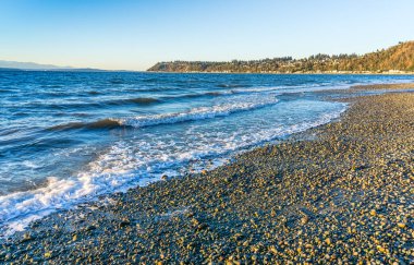 Burien, Washington 'daki Seahurst Sahili' nden deniz manzaralı..