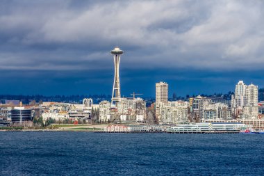 Seattle su ve binalarının manzarası..