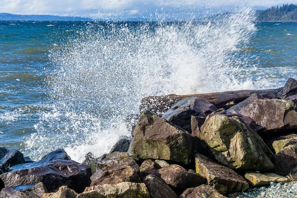 Vågkrasch Stranden Vid Saltwater State Park Blåsig Dag — Stockfoto