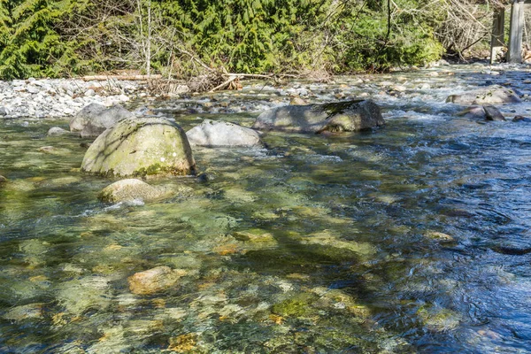 Helder Water Stroomt Bij Rotsen Denny Creek Washington State — Stockfoto