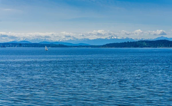 Uma Vista Das Montanhas Olímpicas Através Puget Sound Estado Washington — Fotografia de Stock