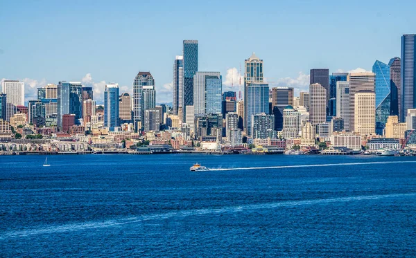 エリオット湾とシアトルのスカイラインの眺め — ストック写真