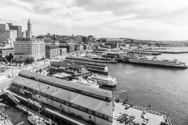 Seattle rıhtımından bir manzara.