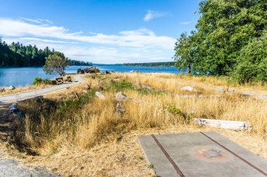 Olympia, Washington 'daki Woodard Bay körfezinde rıhtım..