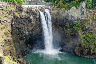 Yazın Snoqualmie Falls manzarası.