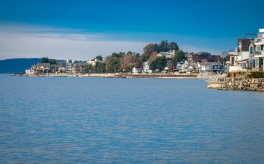 Batı Seattle, Washington 'da evleri olan bir rıhtım yolu..