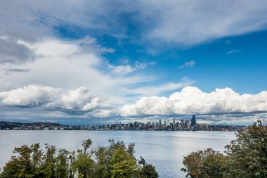 Bulutlar üzerinde Emerald City 5