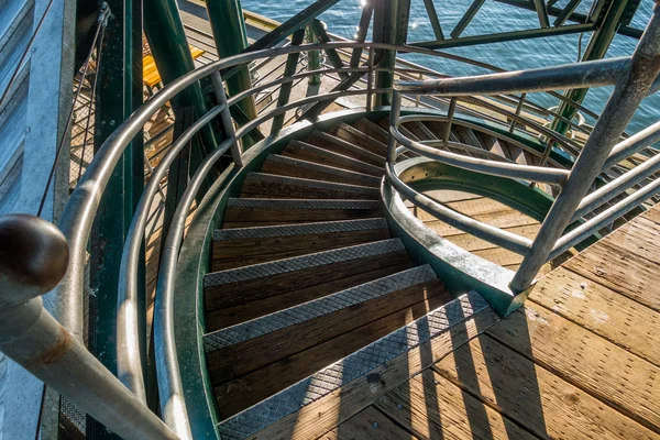 Geschwungene Treppe in Vermietung — Stockfoto