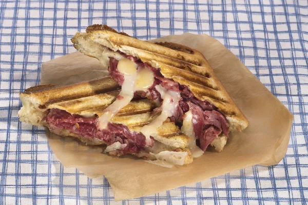 Grilled pastrami sandwich with cheese — Stock Photo, Image