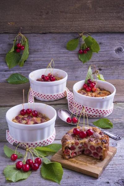 Pastel francés de cereza Clafoutis Imágenes de stock libres de derechos