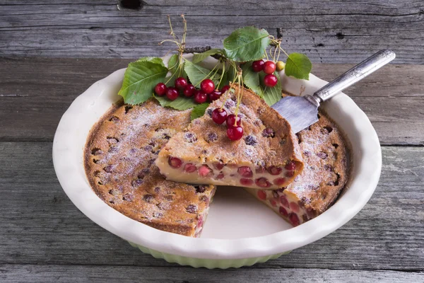 Pastel francés de cereza Clafoutis Imágenes de stock libres de derechos