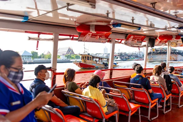 泰国曼谷 2020年5月22日 在Covid 19期间 在Chao Phraya河的一艘曼谷渡船的内景 — 图库照片
