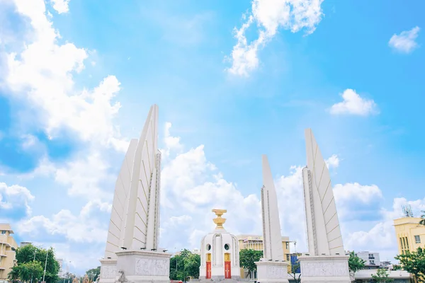 Monumento Democracia Com Céu Azul Banguecoque Tailândia Monumento Democracia Monumento — Fotografia de Stock