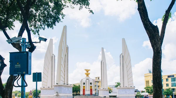 Monumento Democracia Com Céu Azul Banguecoque Tailândia Monumento Democracia Monumento — Fotografia de Stock