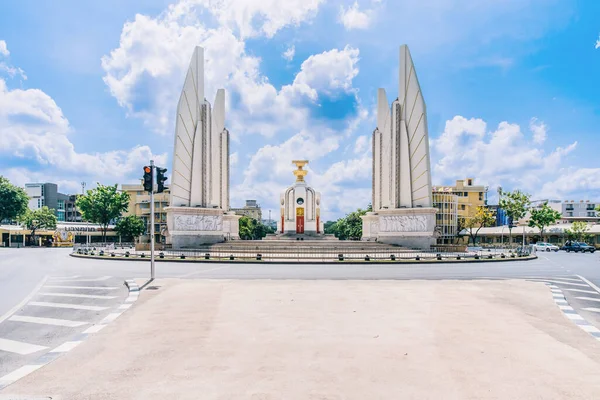 Monumento Democracia Com Céu Azul Banguecoque Tailândia Monumento Democracia Monumento — Fotografia de Stock