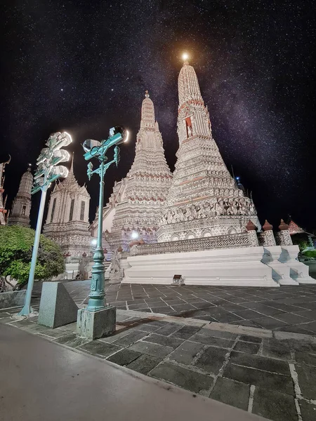 Vista Noturna Wat Arun Temple Bangkok Tailândia Láctea Estrelas Galáxia — Fotografia de Stock