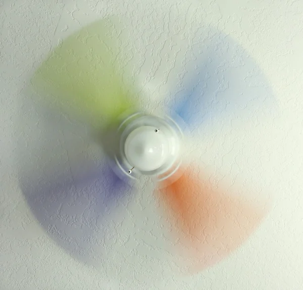 Renkli tavan fanı hareket — Stok fotoğraf