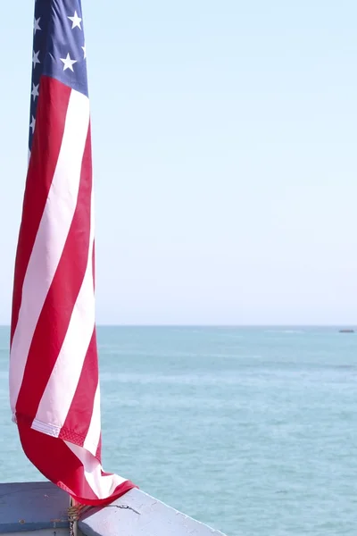 Bandeira americana e oceano — Fotografia de Stock