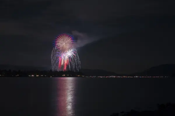 Firework Display over a Lake — Stock Photo, Image