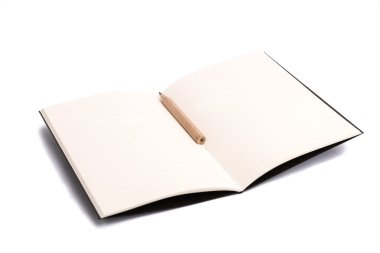 Küçük klasik defter ile ahşap kalem