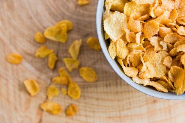 Altın Mısır gevreği gri kase