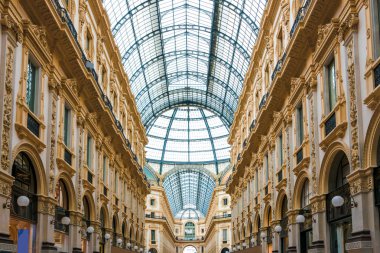 Galleria Vittorio Emanuele II Galerisi alışveriş bir cam kubbe