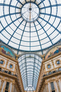 Galleria Vittorio Emanuele II Galerisi alışveriş bir cam kubbe