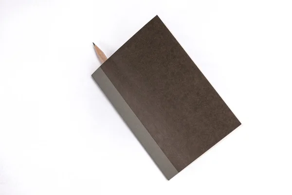 Cuaderno clásico con lápiz de madera — Foto de Stock