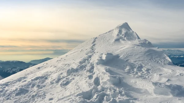 Final plateau to the snow covered summit — Stock Photo, Image