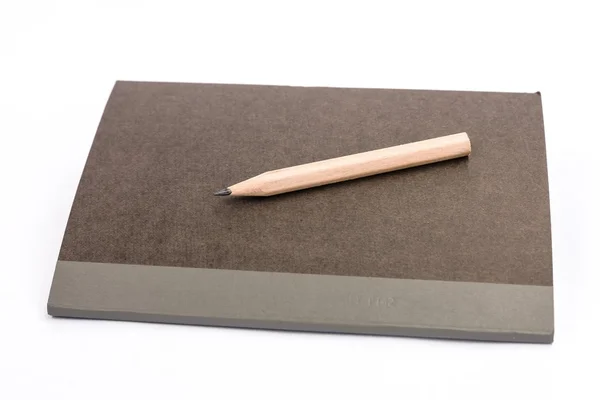 Λίγο κλασικό σημειωματάριο με ξύλινο μολύβι — Φωτογραφία Αρχείου