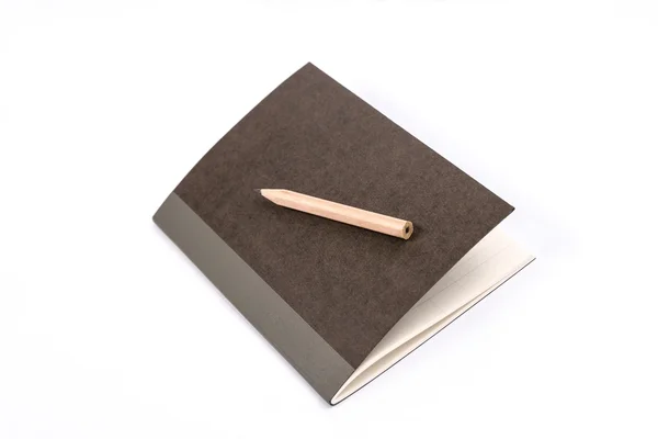 Cuaderno clásico con lápiz de madera — Foto de Stock