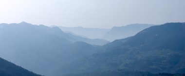 dağlar ve sis