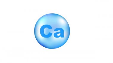 Gri arka planda gerçekçi bir düşüş gösteren Ca vitamini. Vitamin parçacıkları ortada. Hareket grafikleri.