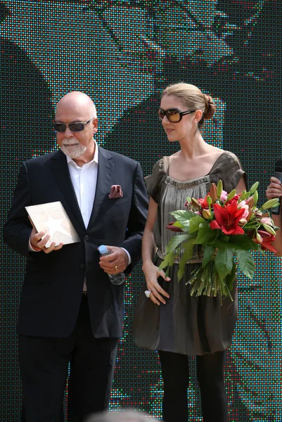 Celine Dion z mężem Rene Agelil w Krakowie, gdzie ona został uhonorowany pierwszą gwiazdą w Krakowie Walk of Fame, Kraków, dnia czerwca — Zdjęcie stockowe