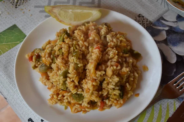 Plato Paella Vegetal Con Limón — Foto de Stock