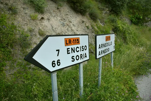 Signalisation Carrefour Routier Peroblasco Pour Aller Dans Différentes Directions Distance — Photo