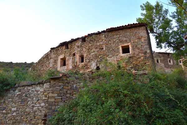 Ξηροί Πέτρινοι Τοίχοι Και Σπίτια Στο Εγκαταλελειμμένο Χωριό Valtrujal — Φωτογραφία Αρχείου