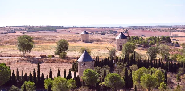 Paisaje Tres Molinos Viento Ciudad Belmonte Vista Desde Castillo —  Fotos de Stock