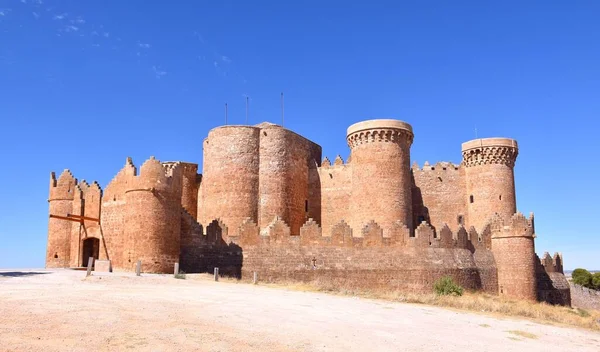 Vista Lateral Del Castillo Belmonte Día Soleado —  Fotos de Stock