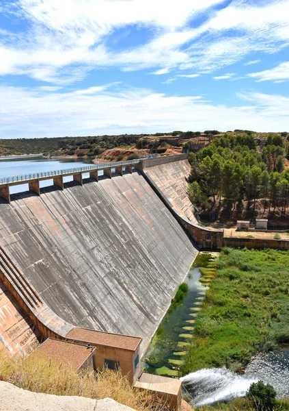 Pearroya Barajının Duvarı Hidroelektrik Enerji Üretimi — Stok fotoğraf