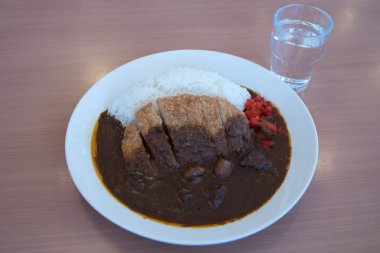 Japon gıda fry domuz eti tongkatsu bardak su ile köri