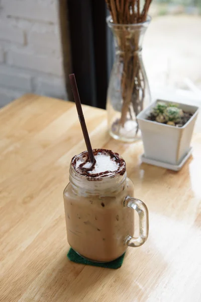 Iced coffee in jug, jar, mug glass cups on the table. — Stock Photo, Image