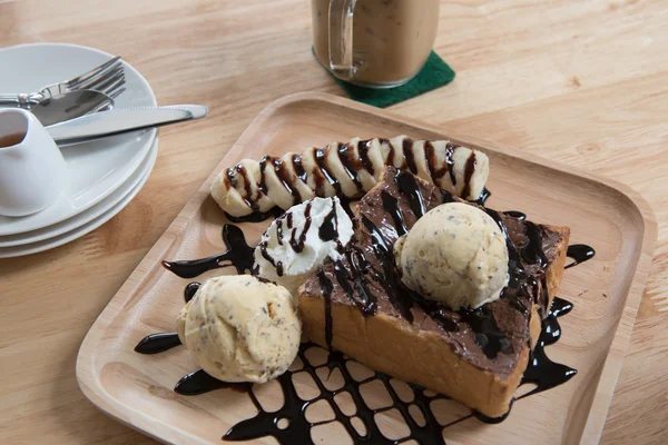 Ice cream honey toast on the table — Stock Photo, Image