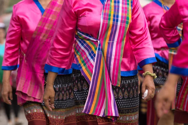 Lokale Kleidung von Frauen in Wachs Festival, Thailand. — Stockfoto